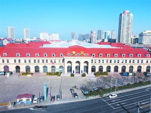 青岛火车站是青岛市最具特色的地标建筑之一